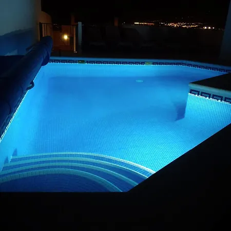 Beautiful - 4 Bedrooms, Heated Pool, 2 Priv Car Park Places, Fibre Net, Tv Channels 别墅