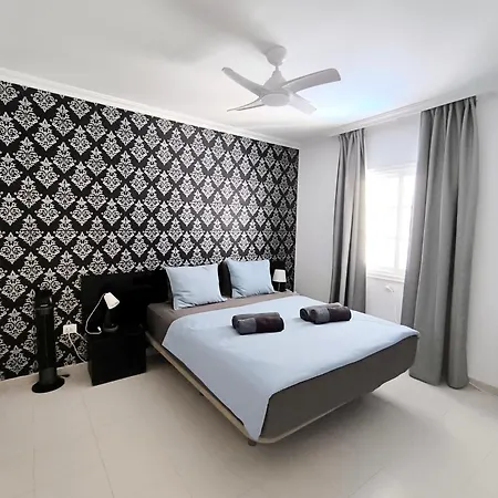 Beautiful - 4 Bedrooms, Heated Pool, 2 Priv Car Park Places, Fibre Net, Tv Channels 别墅 阿德耶