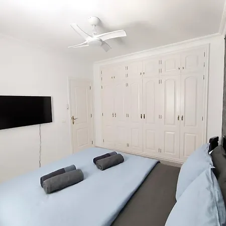 Beautiful - 4 Bedrooms, Heated Pool, 2 Priv Car Park Places, Fibre Net, Tv Channels 别墅