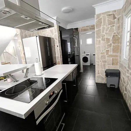Beautiful - 4 Bedrooms, Heated Pool, 2 Priv Car Park Places, Fibre Net, Tv Channels *