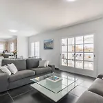 Beautiful - 4 Bedrooms, Heated Pool, 2 Priv Car Park Places, Fibre Net, Ps5, Tv Channels Vila