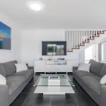 Vila Beautiful - 4 Bedrooms, Heated Pool, 2 Priv Car Park Places, Fibre Net, Ps5, Tv Channels *