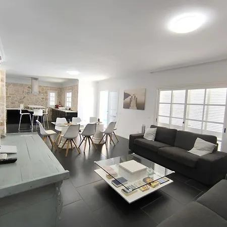 Beautiful - 4 Bedrooms, Heated Pool, 2 Priv Car Park Places, Fibre Net, Tv Channels