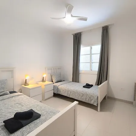 Beautiful - 4 Bedrooms, Heated Pool, Fibre Net, 2 Priv Car Park Places, Tv Channels Villa