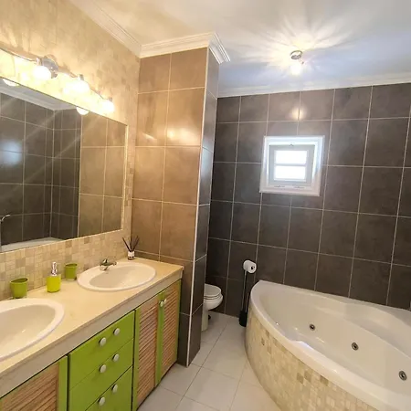 Beautiful - 4 Bedrooms, Heated Pool, Fibre Net, 2 Priv Car Park Places, Tv Channels Villa Costa Adeje (Tenerife)