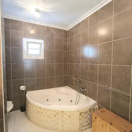 Villa Beautiful - 4 Bedrooms, Heated Pool, Fibre Net, 2 Priv Car Park Places, Tv Channels