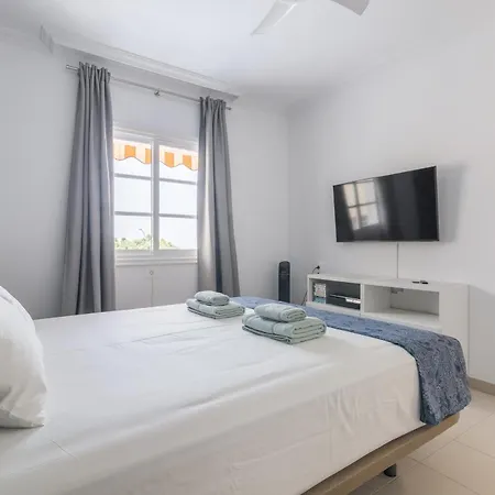 Beautiful - 4 Bedrooms, Heated Pool, 2 Priv Car Park Places, Fibre Net, Ps5, Tv Channels Costa Adeje (Tenerife)