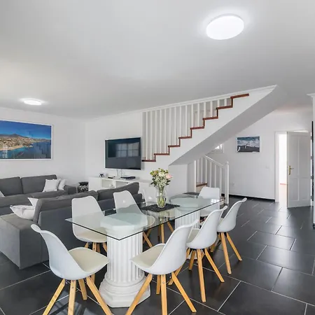 Beautiful - 4 Bedrooms, Heated Pool, 2 Priv Car Park Places, Fibre Net, Ps5, Tv Channels * Costa Adeje (Tenerife)