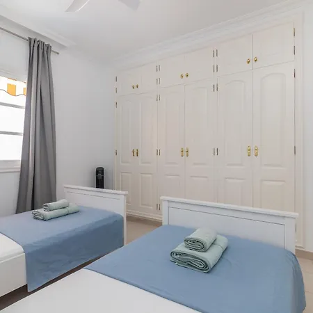 Beautiful - 4 Bedrooms, Heated Pool, 2 Priv Car Park Places, Fibre Net, Ps5, Tv Channels Willa Costa Adeje (Tenerife)