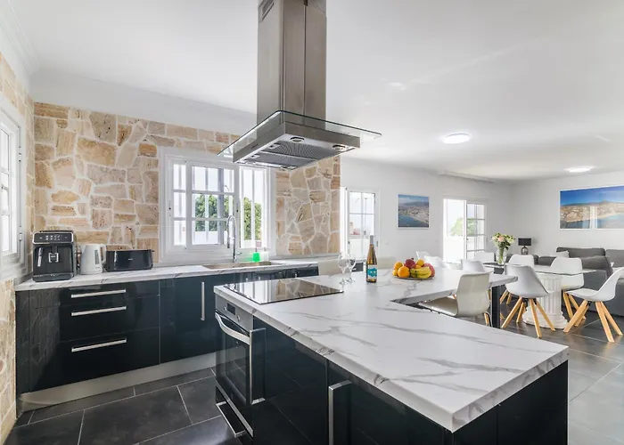 Villa Beautiful - 4 Bedrooms, Heated Pool, 2 Priv Car Park Places, Fibre Net, Ps5, Tv Channels *