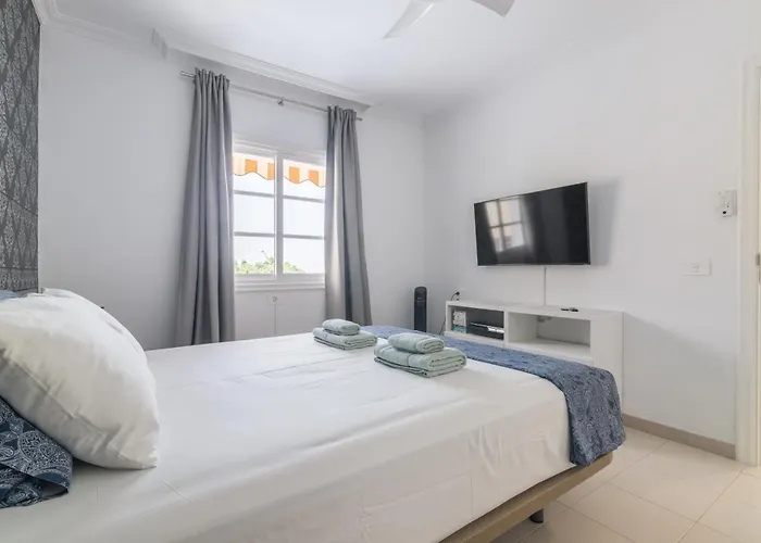 Beautiful - 4 Bedrooms, Heated Pool, 2 Priv Car Park Places, Fibre Net, Ps5, Tv Channels Costa Adeje (Tenerife)