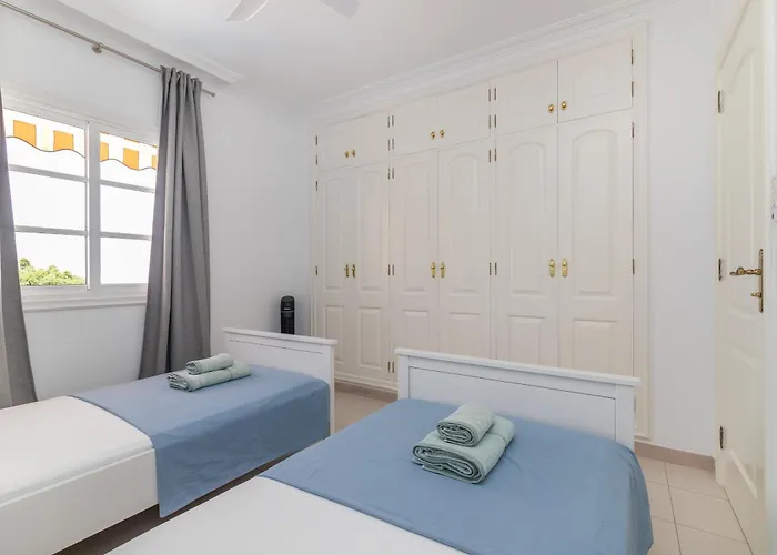 Beautiful - 4 Bedrooms, Heated Pool, 2 Priv Car Park Places, Fibre Net, Ps5, Tv Channels Villa Costa Adeje (Tenerife)