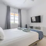 Beautiful - 4 Bedrooms, Heated Pool, 2 Priv Car Park Places, Fibre Net, Ps5, Tv Channels Адехе