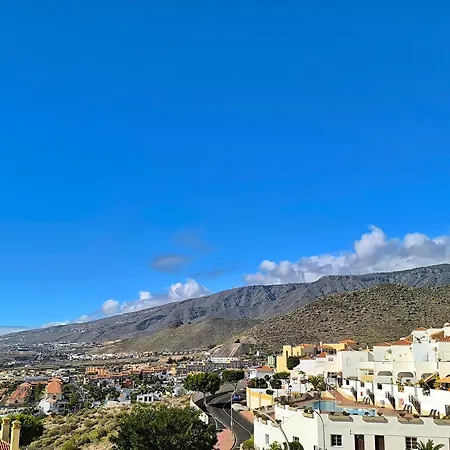 Beautiful - 4 Bedrooms, Heated Pool, 2 Priv Car Park Places, Fibre Net, Ps5, Tv Channels Villa Costa Adeje (Tenerife)