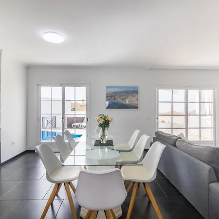 Beautiful - 4 Bedrooms, Heated Pool, 2 Priv Car Park Places, Fibre Net, Ps5, Tv Channels Адехе