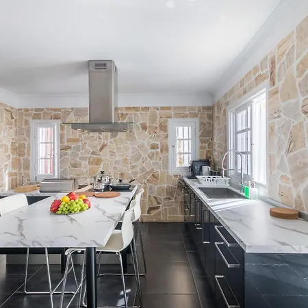 Вилла Beautiful - 4 Bedrooms, Heated Pool, 2 Priv Car Park Places, Fibre Net, Ps5, Tv Channels