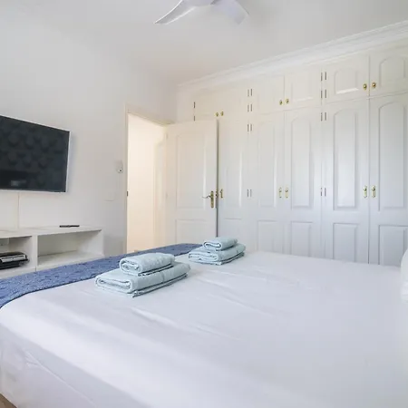 Beautiful - 4 Bedrooms, Heated Pool, 2 Priv Car Park Places, Fibre Net, Ps5, Tv Channels فيلة