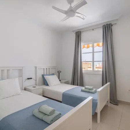فيلة Beautiful - 4 Bedrooms, Heated Pool, 2 Priv Car Park Places, Fibre Net, Ps5, Tv Channels