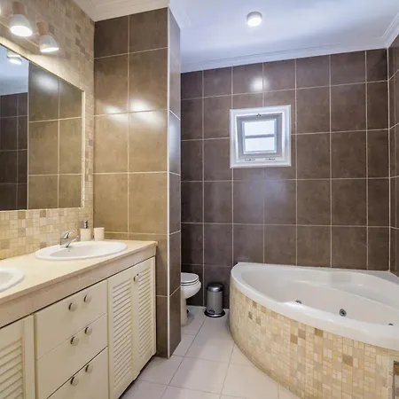 فيلة Beautiful - 4 Bedrooms, Heated Pool, 2 Priv Car Park Places, Fibre Net, Ps5, Tv Channels أذيخي