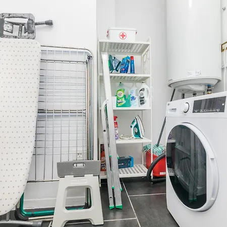 Beautiful - 4 Bedrooms, Heated Pool, 2 Priv Car Park Places, Fibre Net, Ps5, Tv Channels Адехе