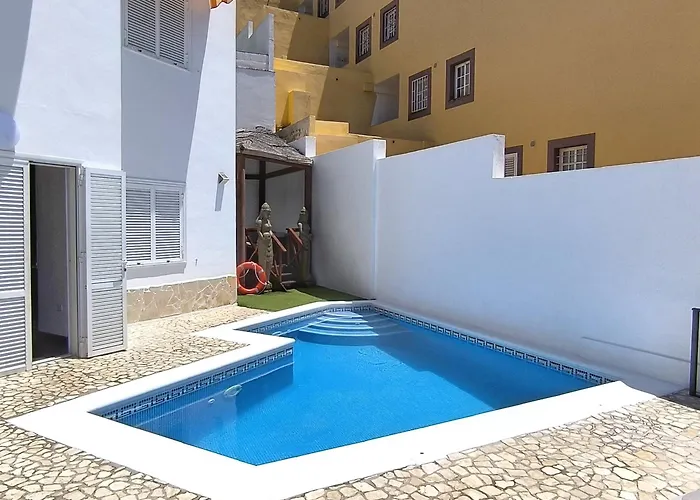 Beautiful - 4 Bedrooms, Heated Pool, 2 Priv Car Park Places, Fibre Net, Ps5, Tv Channels Costa Adeje (Tenerife)
