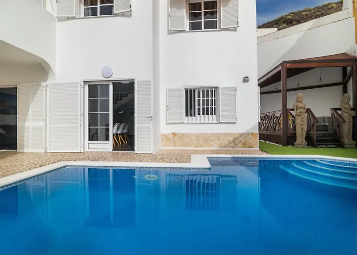 Villa Beautiful - 4 Bedrooms, Heated Pool, 2 Priv Car Park Places, Fibre Net, Ps5, Tv Channels
