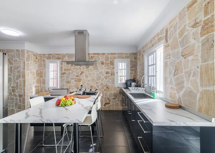 Villa Beautiful - 4 Bedrooms, Heated Pool, 2 Priv Car Park Places, Fibre Net, Ps5, Tv Channels