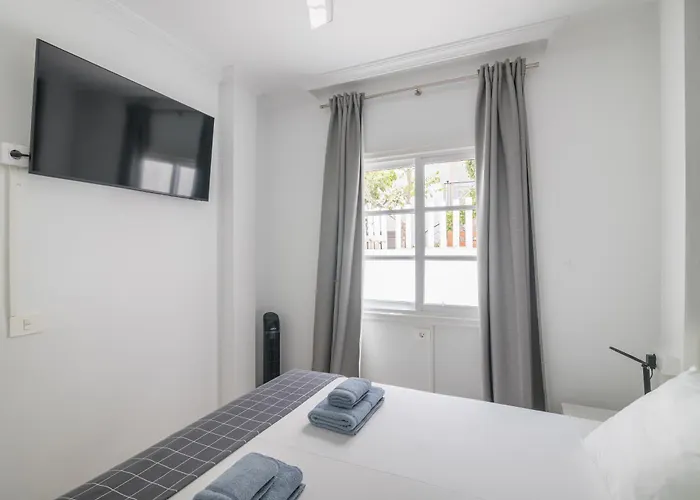 Villa Beautiful - 4 Bedrooms, Heated Pool, 2 Priv Car Park Places, Fibre Net, Ps5, Tv Channels Costa Adeje (Tenerife)