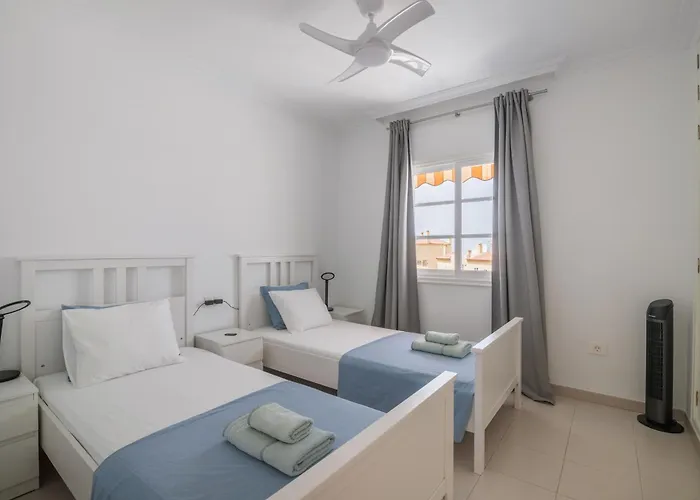 Villa Beautiful - 4 Bedrooms, Heated Pool, 2 Priv Car Park Places, Fibre Net, Ps5, Tv Channels