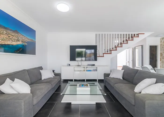 Villa Beautiful - 4 Bedrooms, Heated Pool, 2 Priv Car Park Places, Fibre Net, Ps5, Tv Channels *